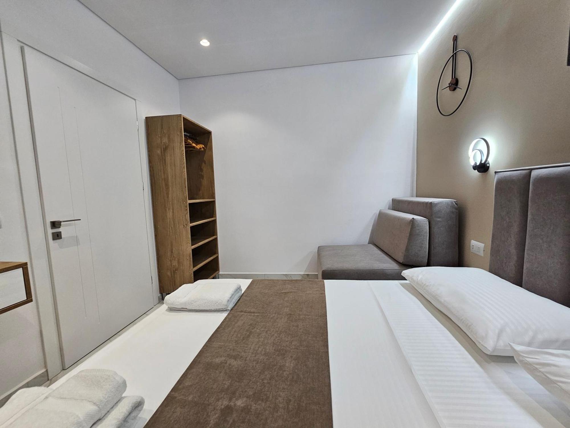 Veliaj Apartment *