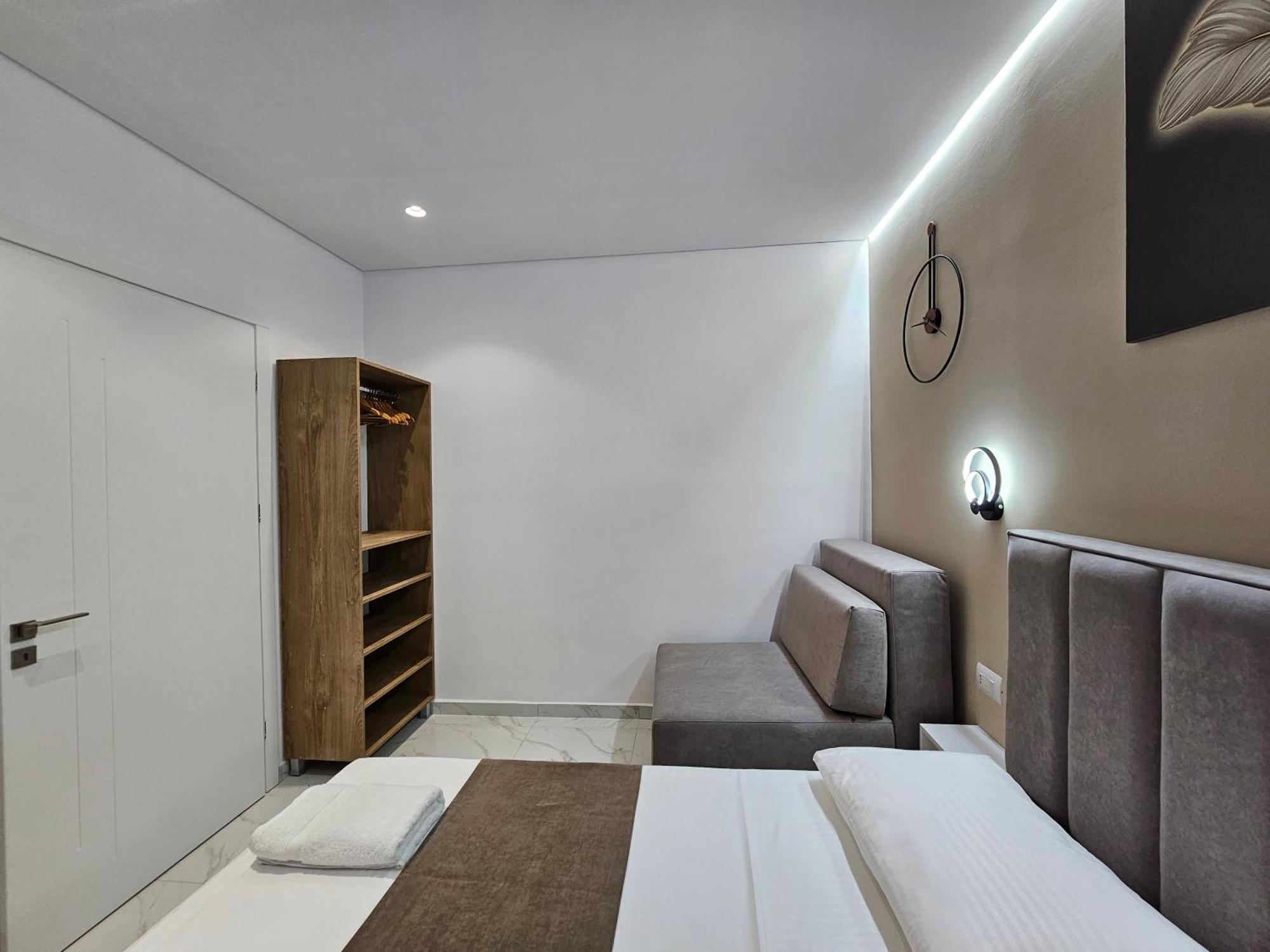 Apartment Veliaj *